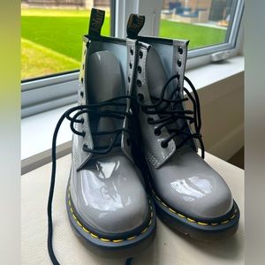 NEW BOOTS DR MARTENS SIZE 7
